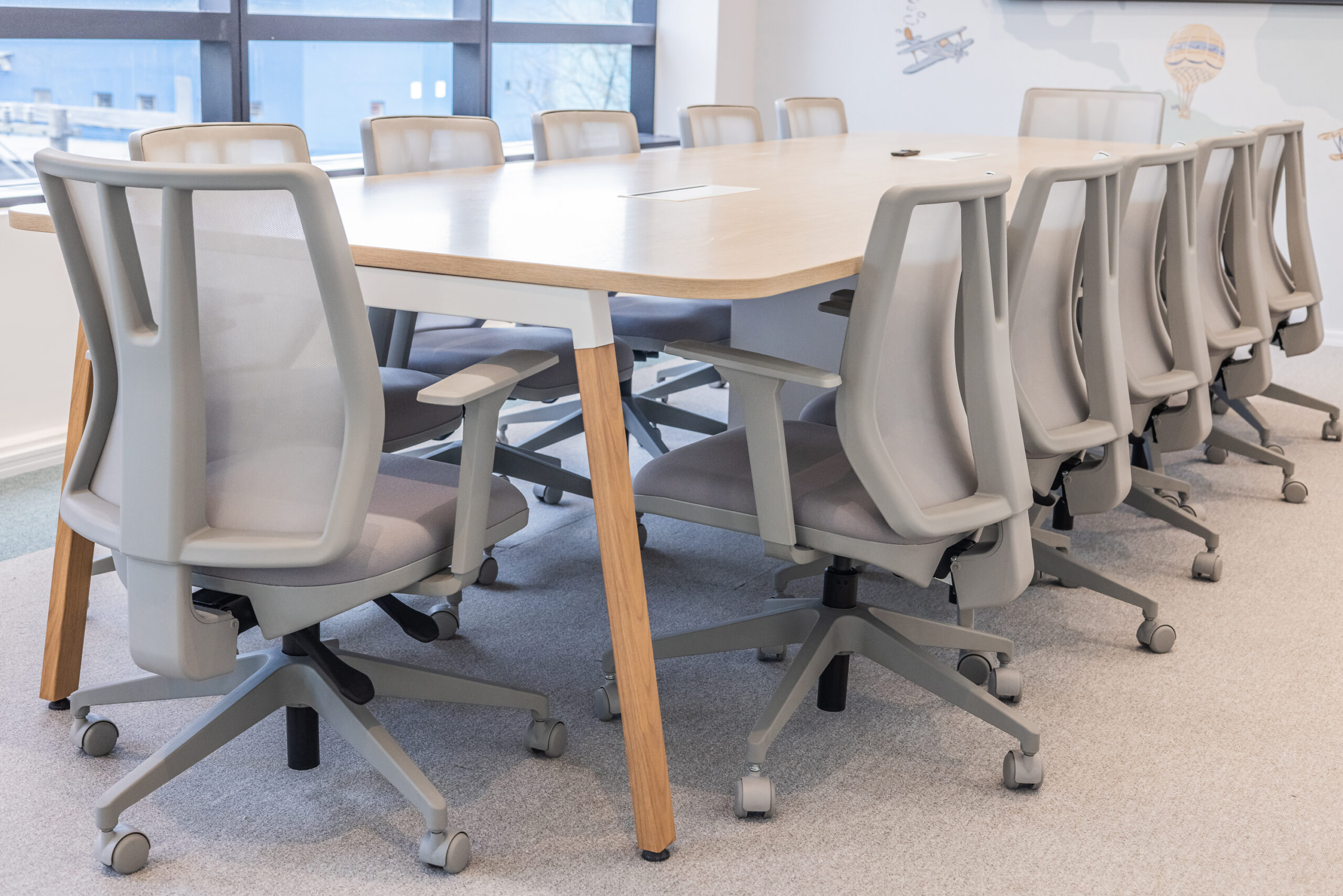 Mesa de Reunião Cloud Base Wood com Cadeiras Addit