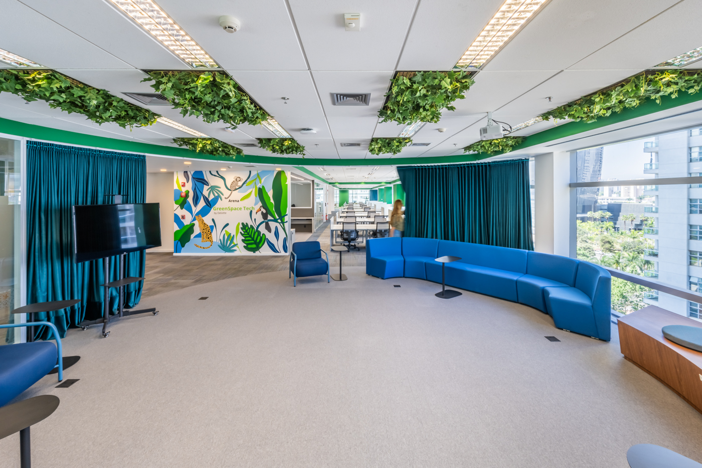 Sofás Spin, Mesa Note e Poltronas Boldy