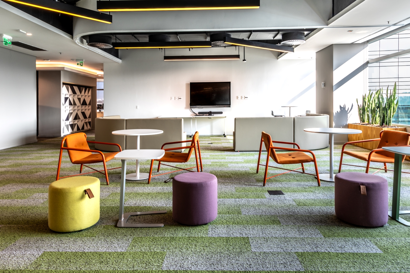 Stretch, Puff Spin, Mesa Tube, Mesa Note Talk e Sofás Spin