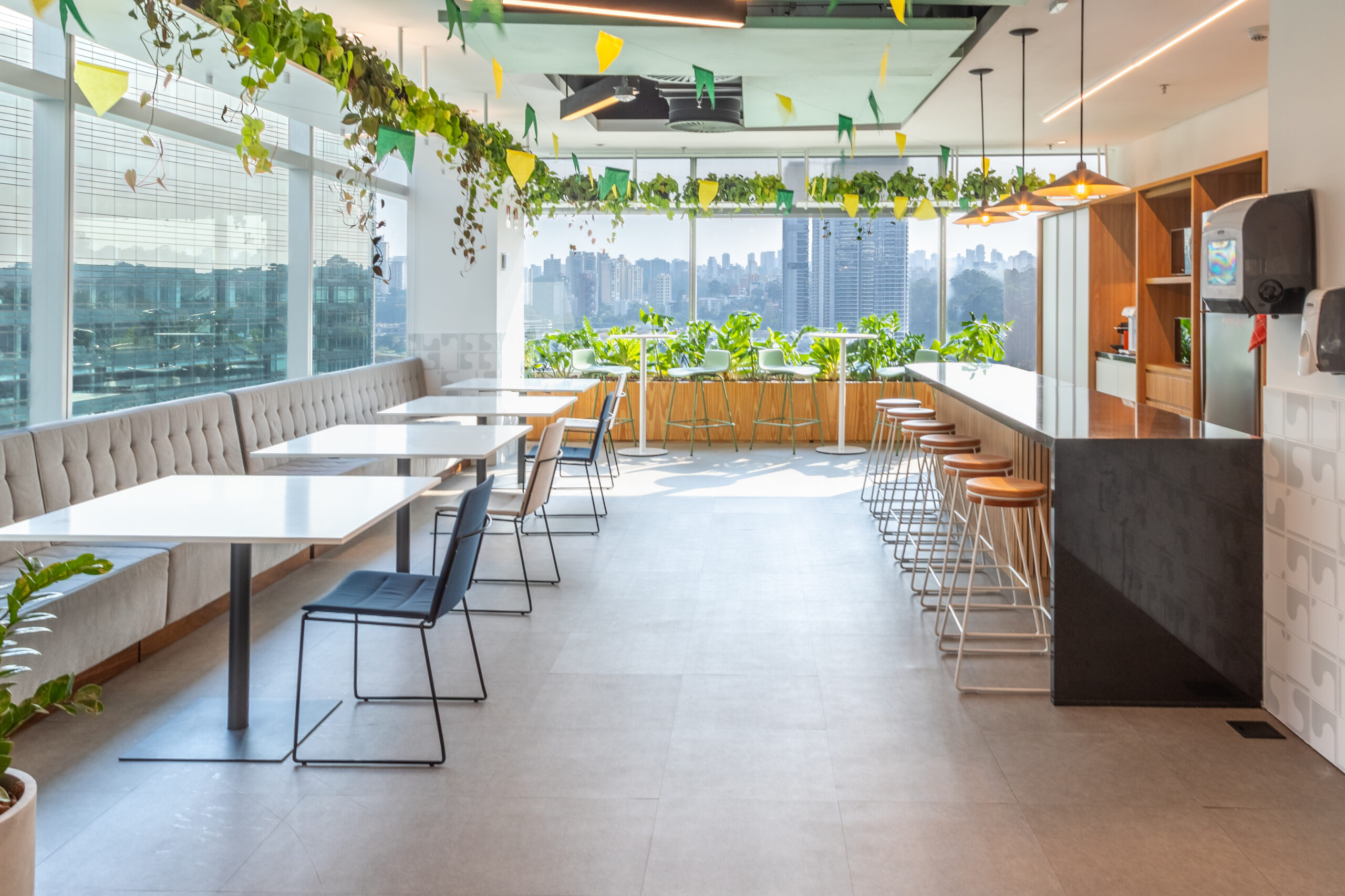 Mesas Tube, Banquetas Match e Spin